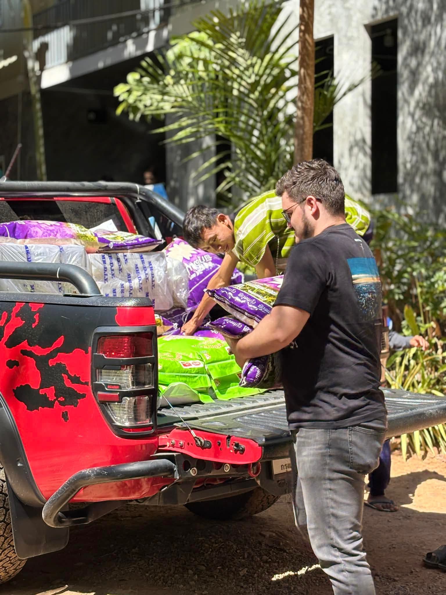 Gio and Karen boy unloading rice