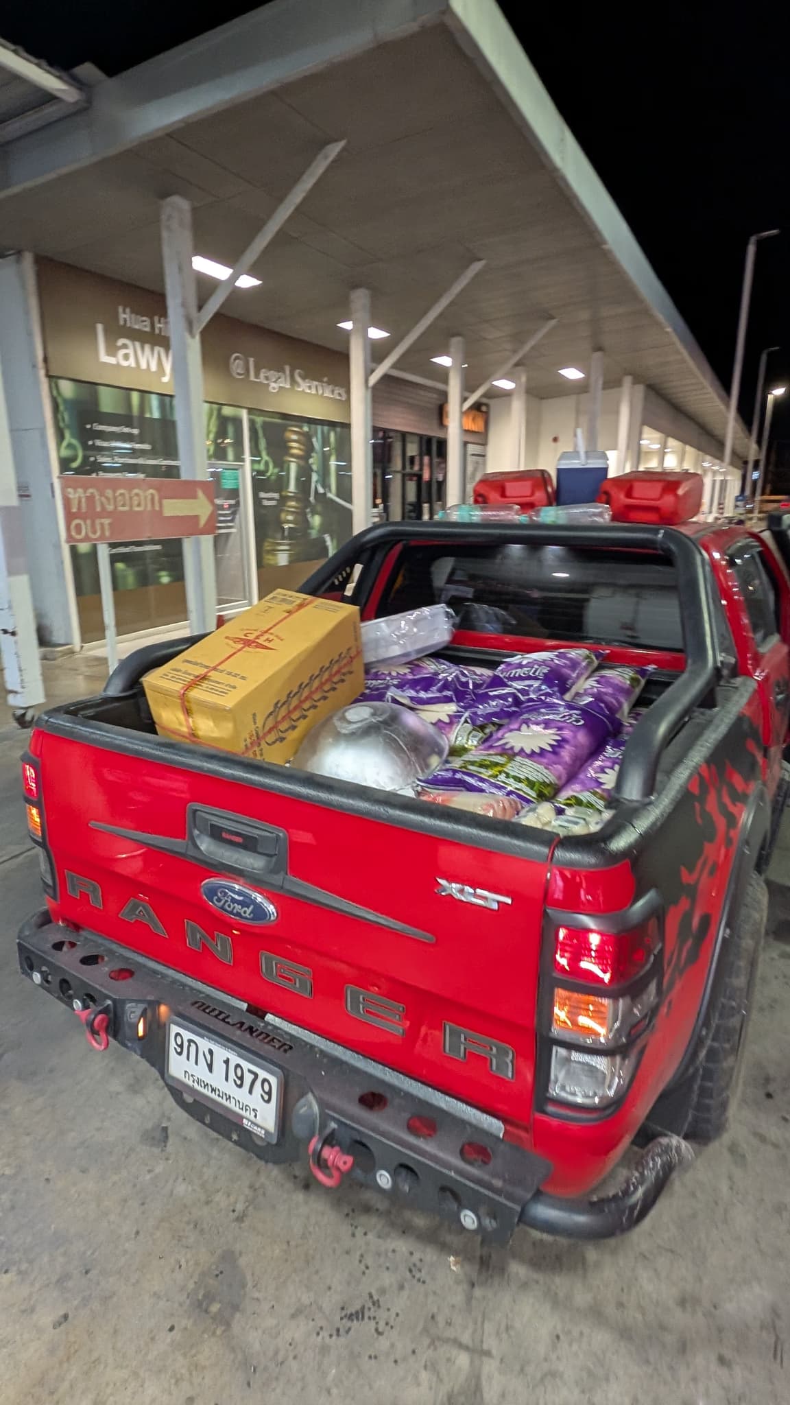Loaded Ford Ranger at night at Makro