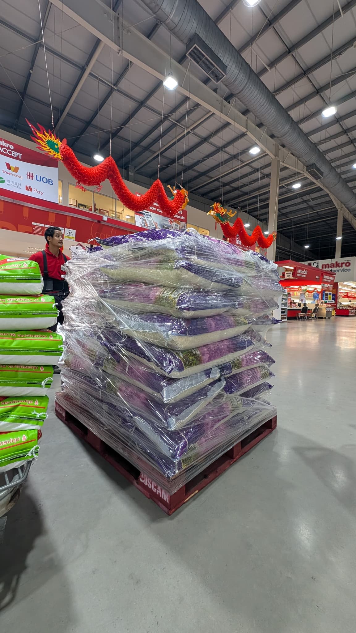 Shrink-wrapped rice pallet
